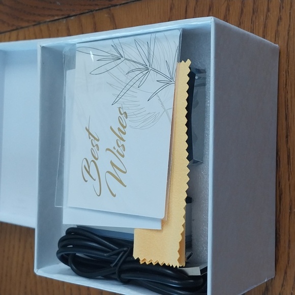 Engraved crystal angel on lighted base - Picture 11 of 13